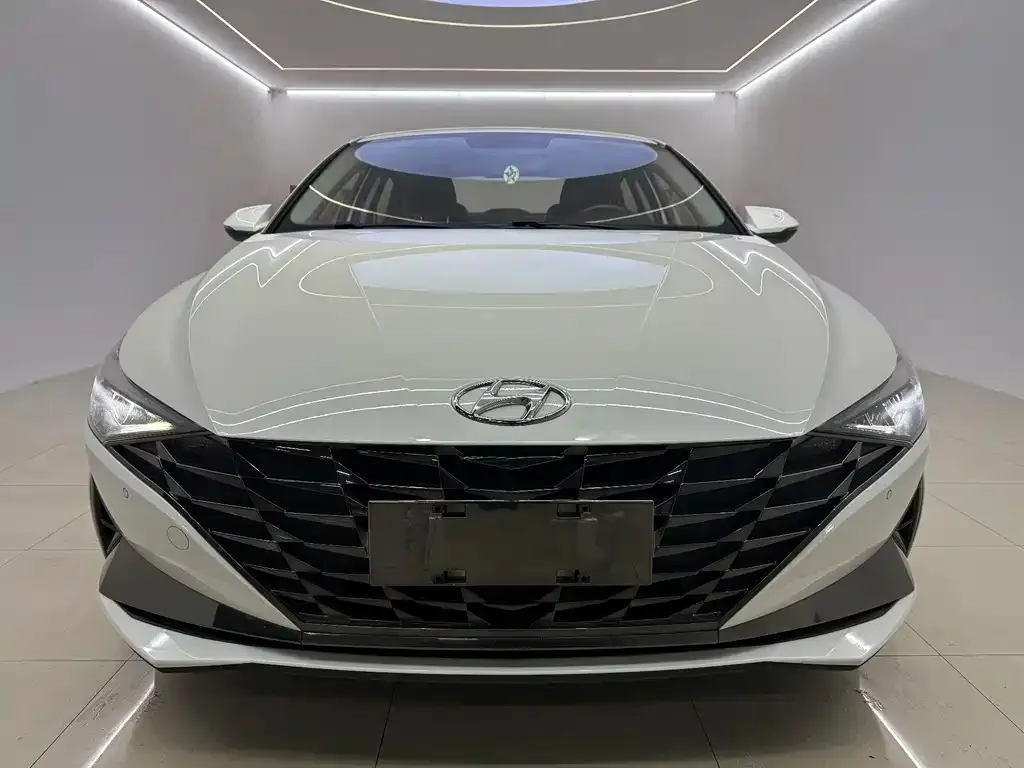 Hyundai Elantra — фото 2