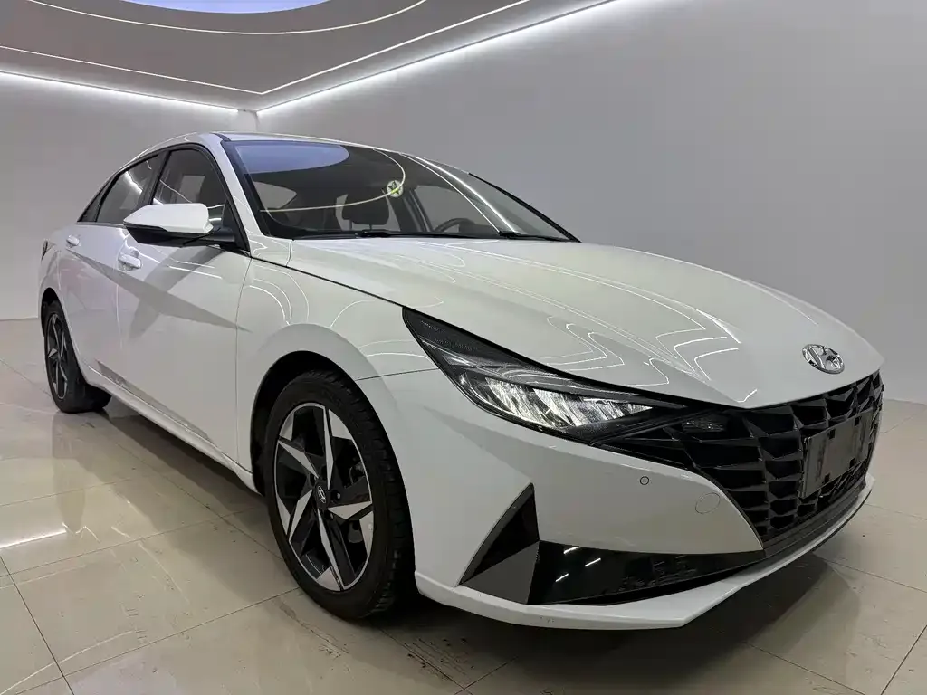 Hyundai Elantra — фото 3