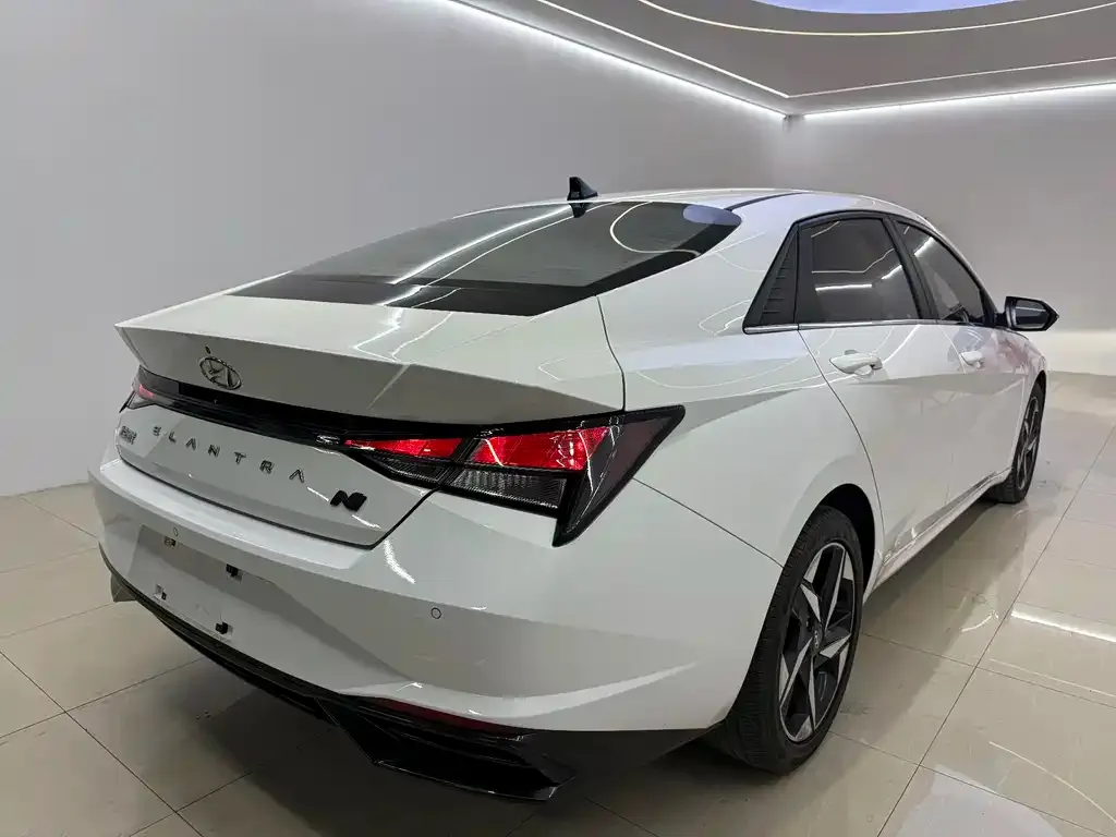 Hyundai Elantra — фото 4
