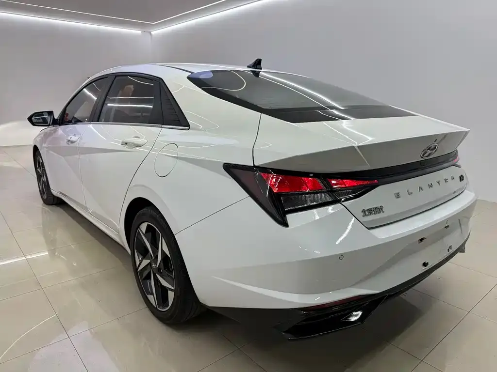 Hyundai Elantra — фото 6
