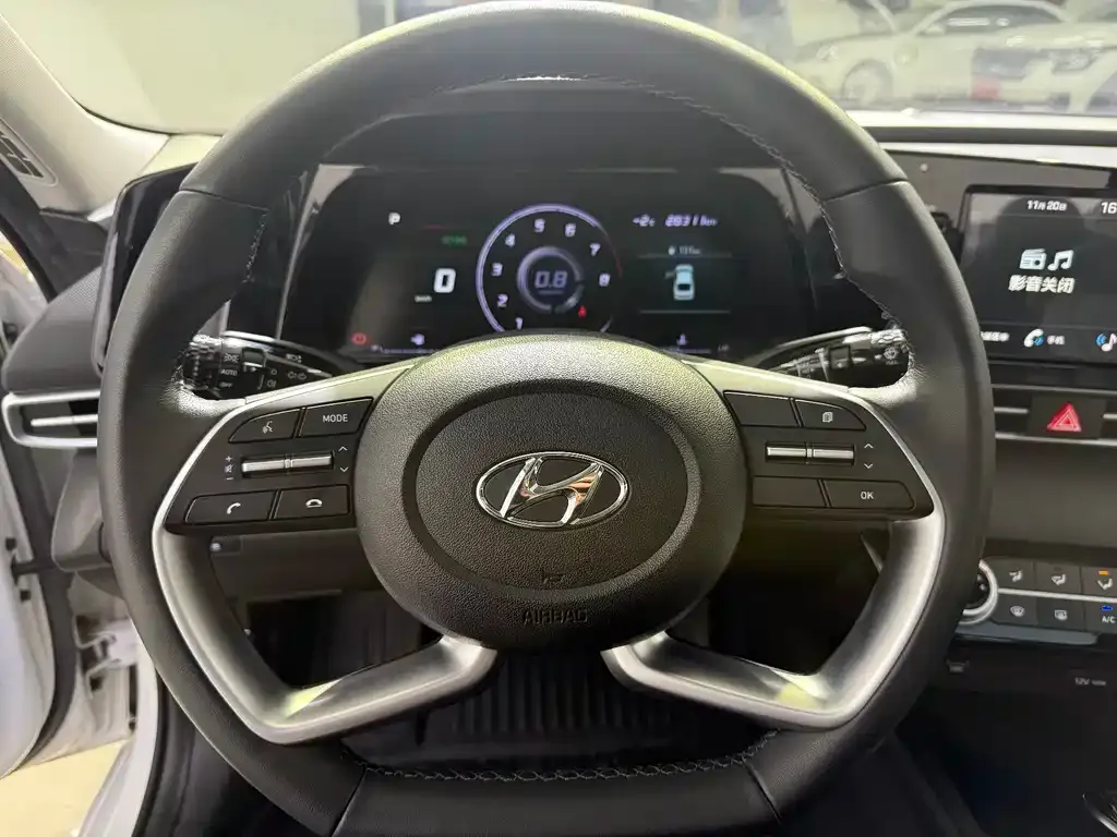 Hyundai Elantra — фото 8