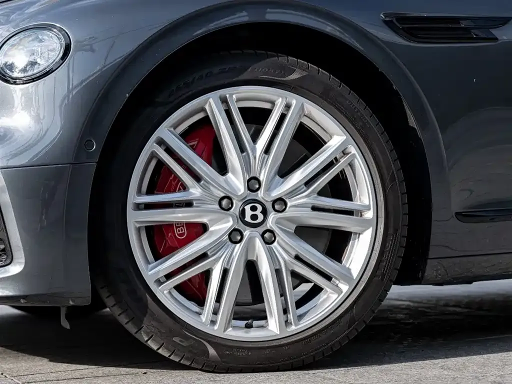 Bentley Flying Spur — фото 8