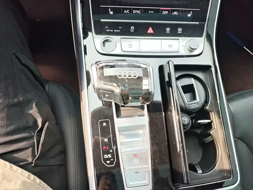 Audi Q7 2021 из CN, фото 7