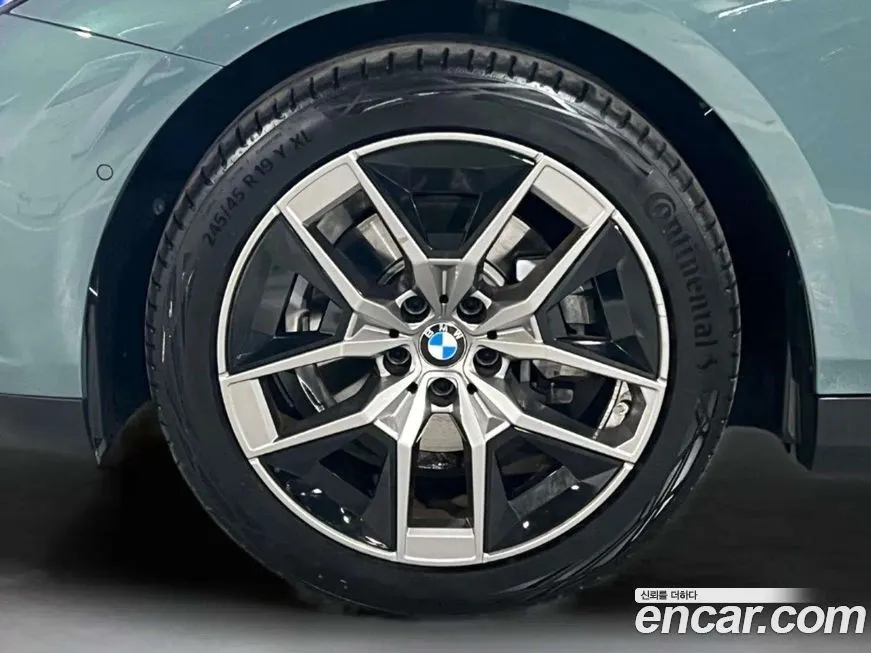 BMW 5-Series 2024 из KR, фото 5