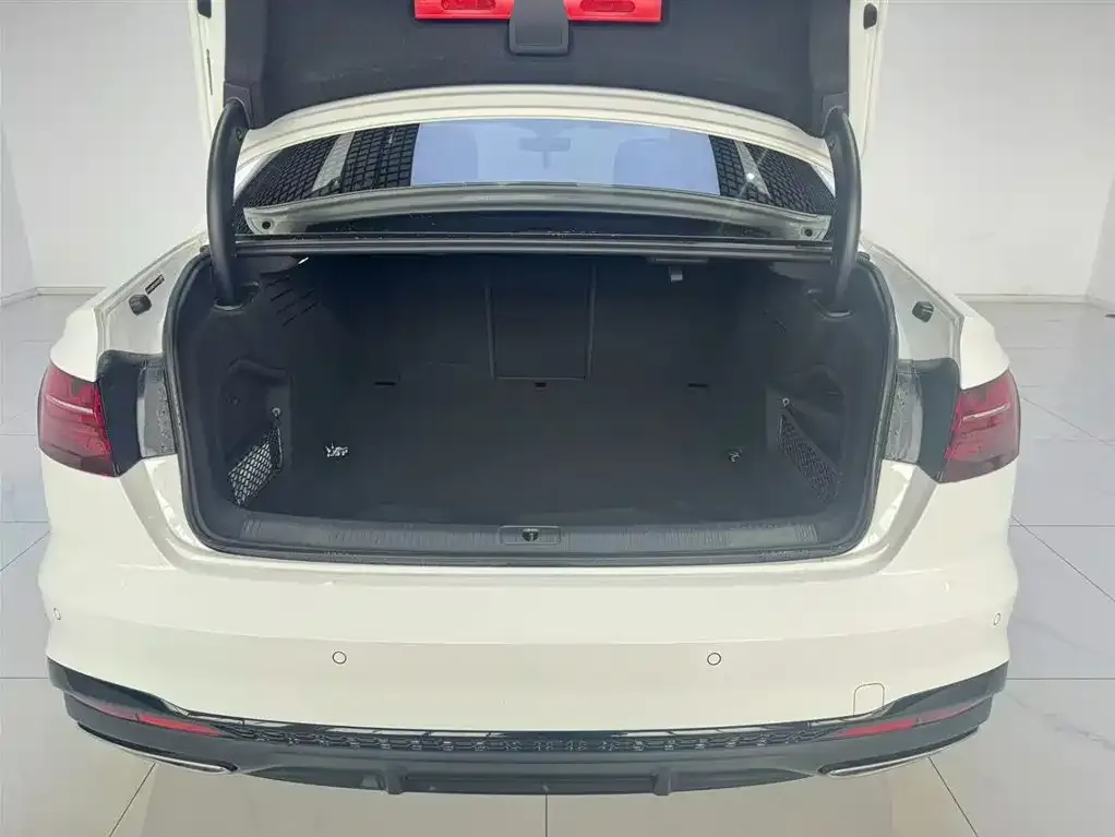 Audi A4L 2023 из CN, фото 6