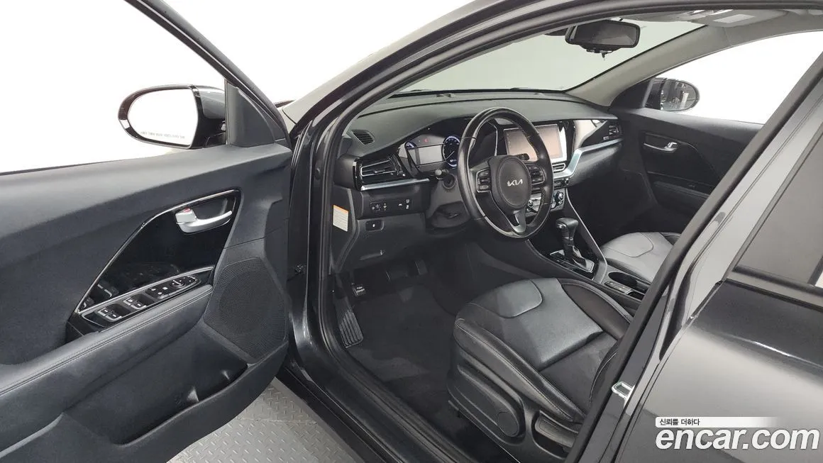 Kia Niro — фото 10