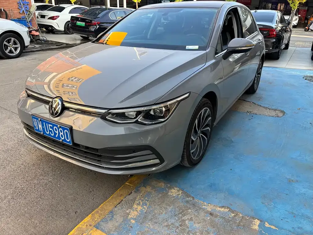 Volkswagen Golf 2023 из CN, фото 1
