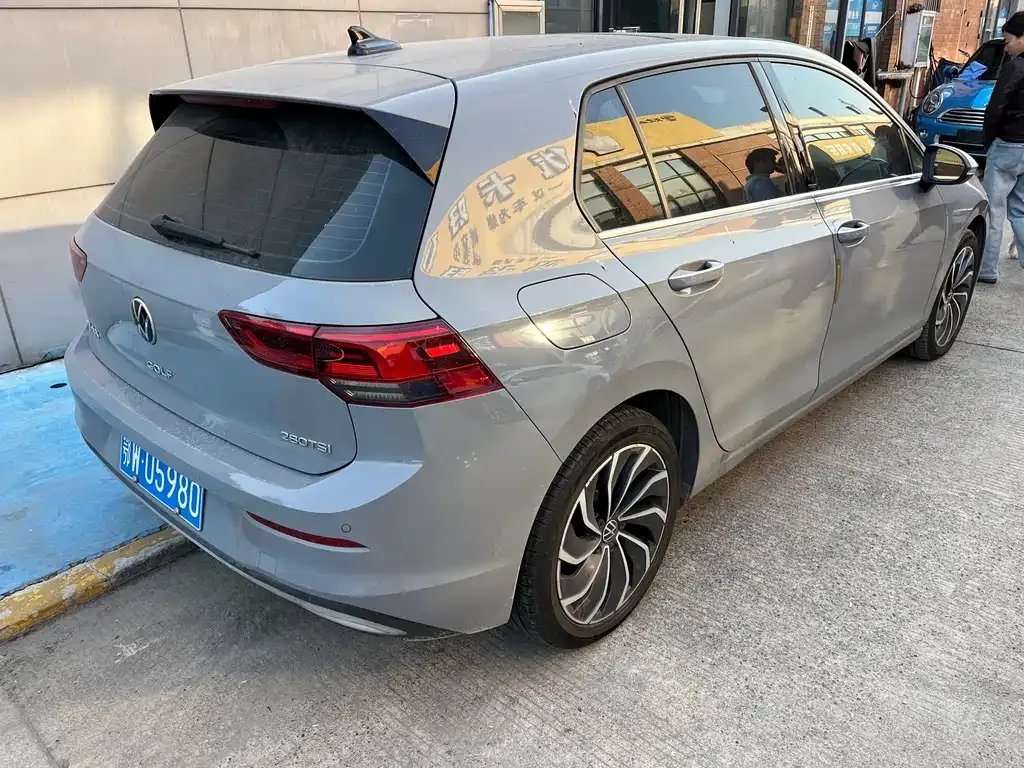 Volkswagen Golf 2023 из CN, фото 10