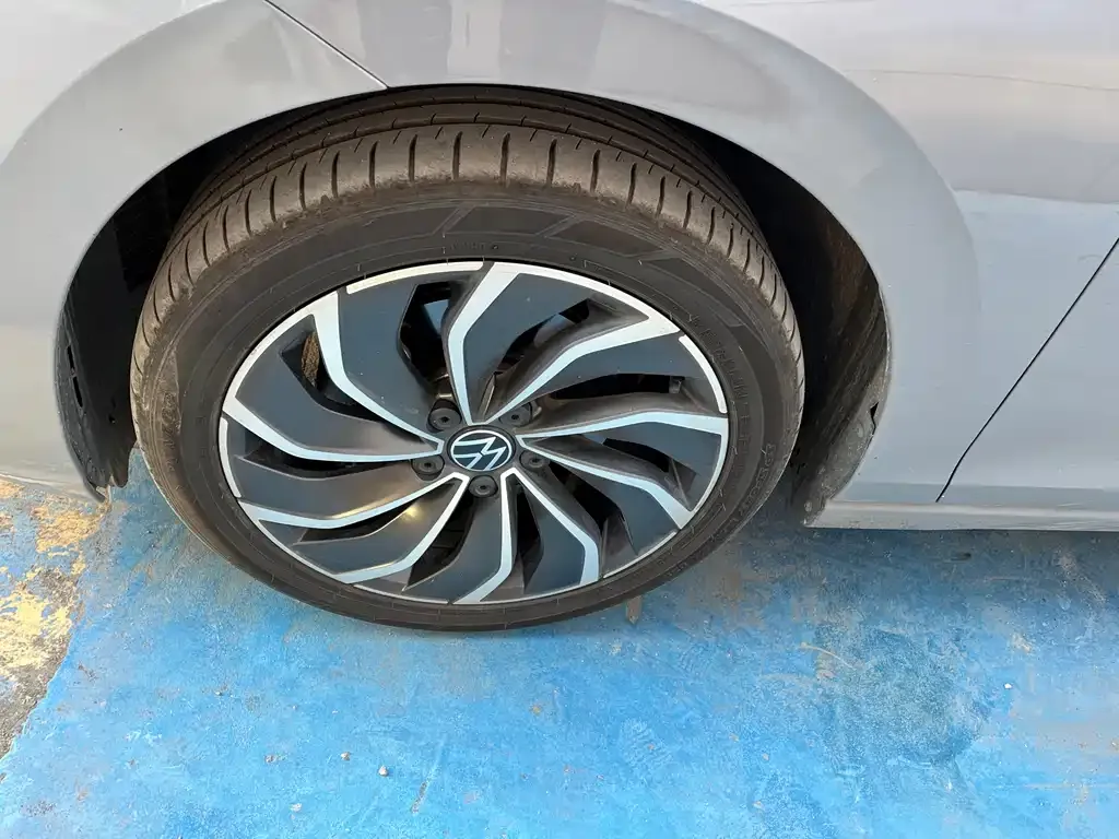 Volkswagen Golf 2023 из CN, фото 3