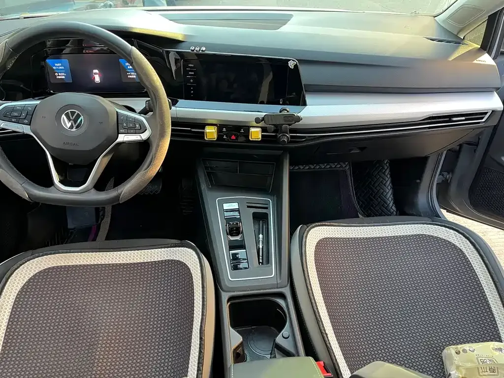 Volkswagen Golf 2023 из CN, фото 4