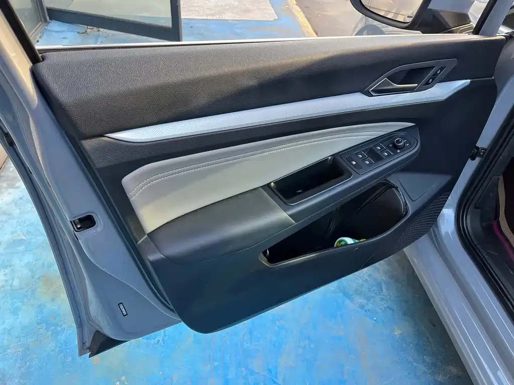 Volkswagen Golf 2023 из CN, фото 6