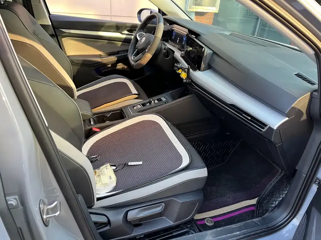 Volkswagen Golf 2023 из CN, фото 8