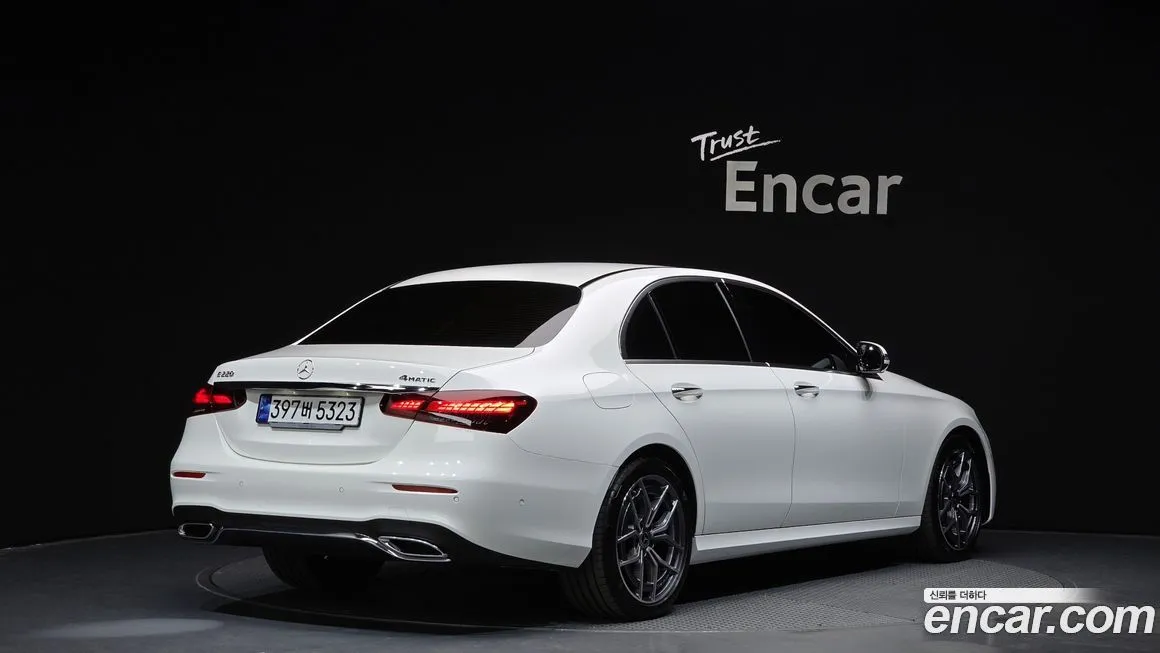 Mercedes-Benz E-Class — фото 2