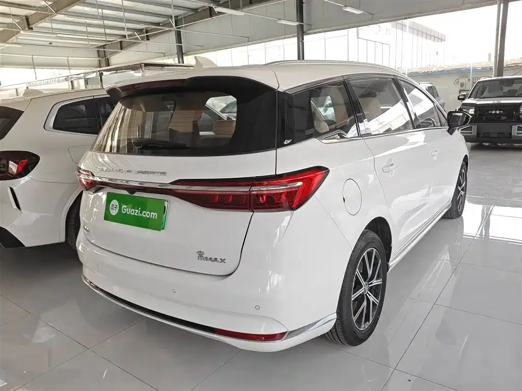 BYD MAX New Energy — фото 7