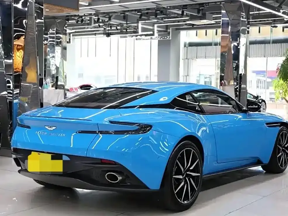 Aston Martin DB11 2023 из CN, фото 3