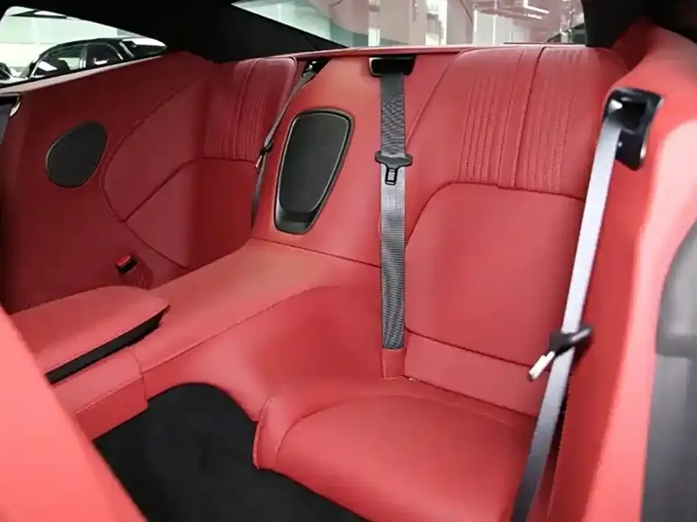 Aston Martin DB11 2023 из CN, фото 6
