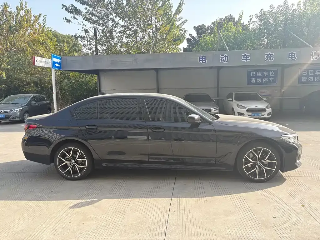 BMW 5 Series — фото 2