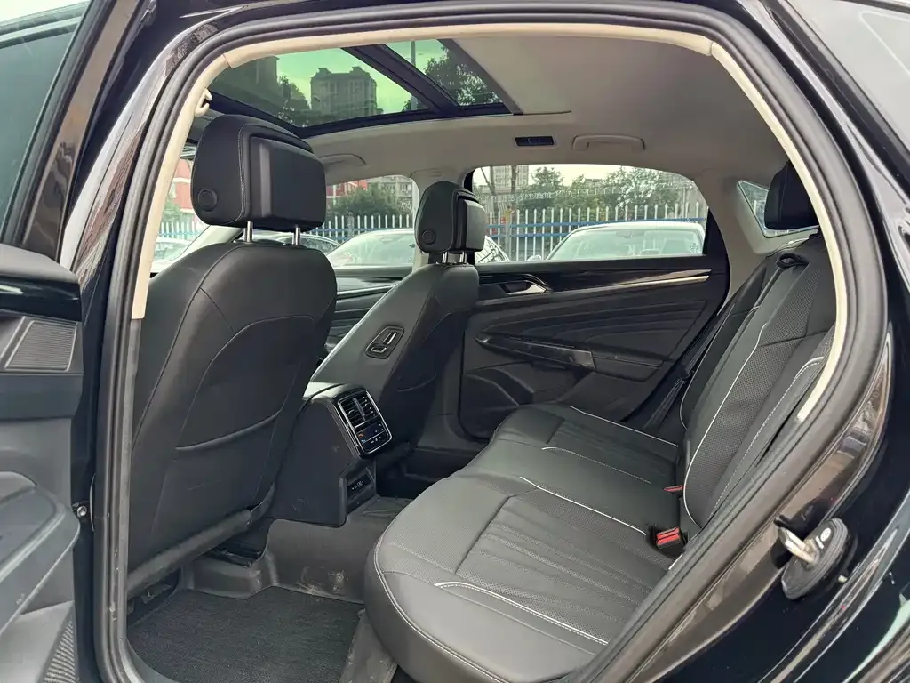 Volkswagen Passat — фото 10