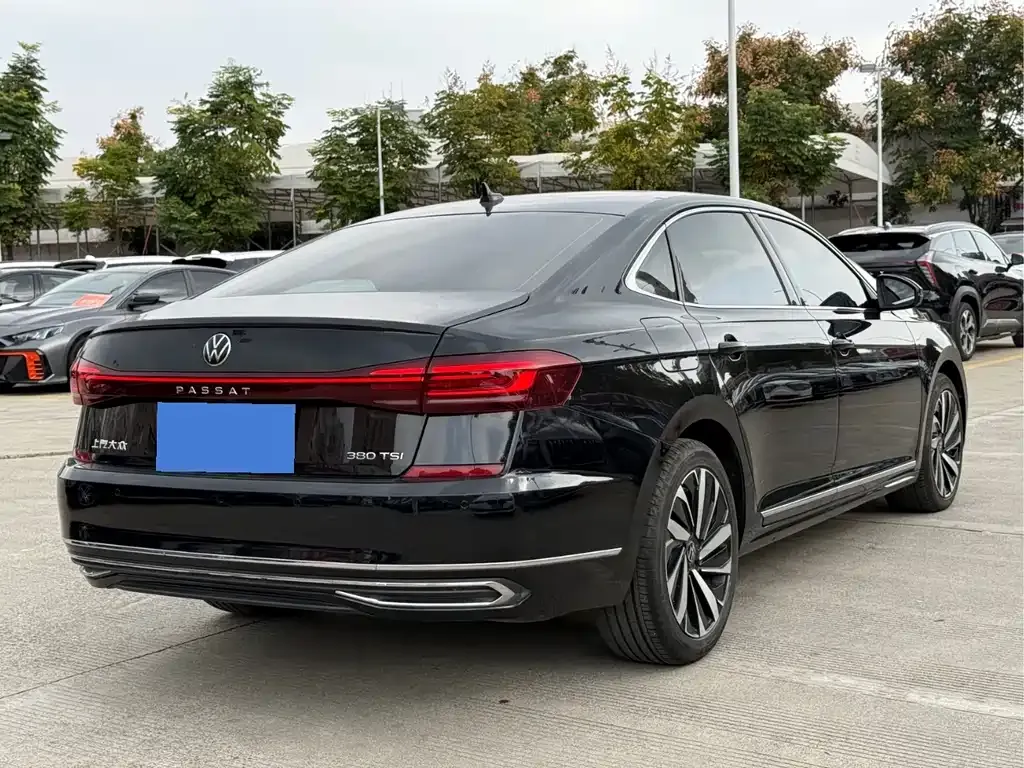 Volkswagen Passat — фото 7