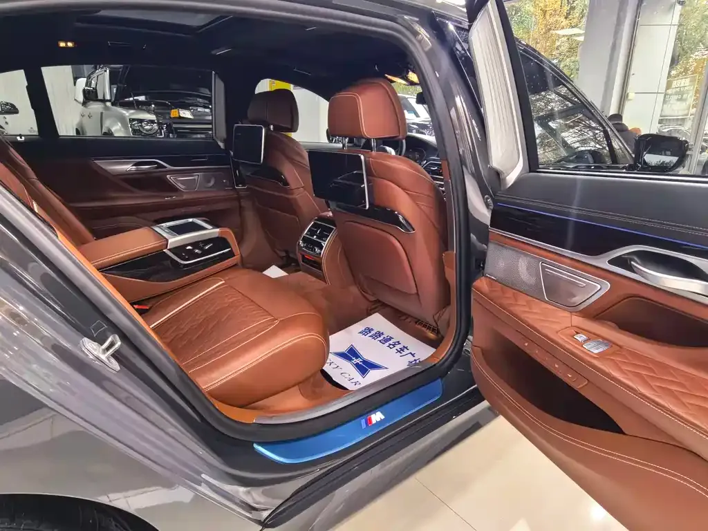 BMW 7 Series 2021 из CN, фото 10