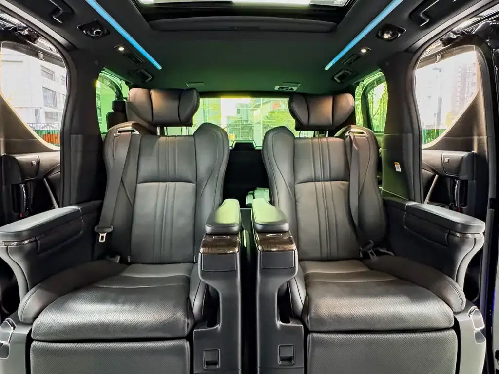 Toyota Vellfire 2023 из CN, фото 8