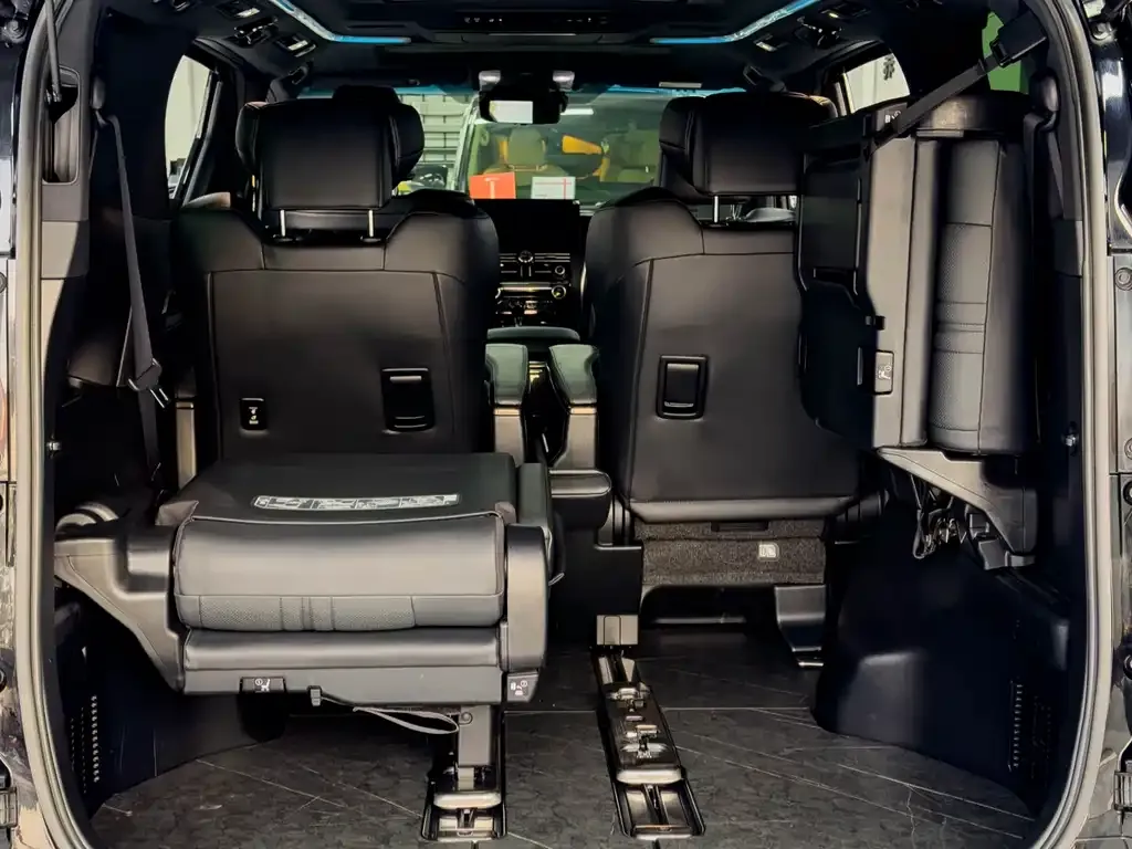 Toyota Vellfire 2023 из CN, фото 9