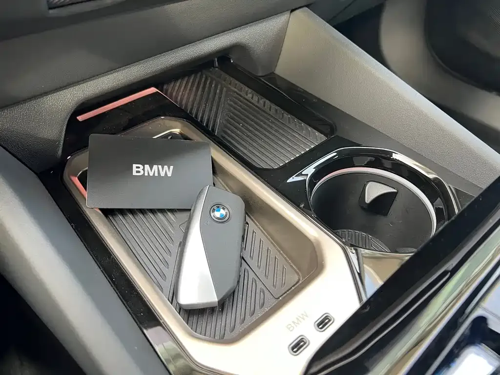 BMW i5 — фото 7