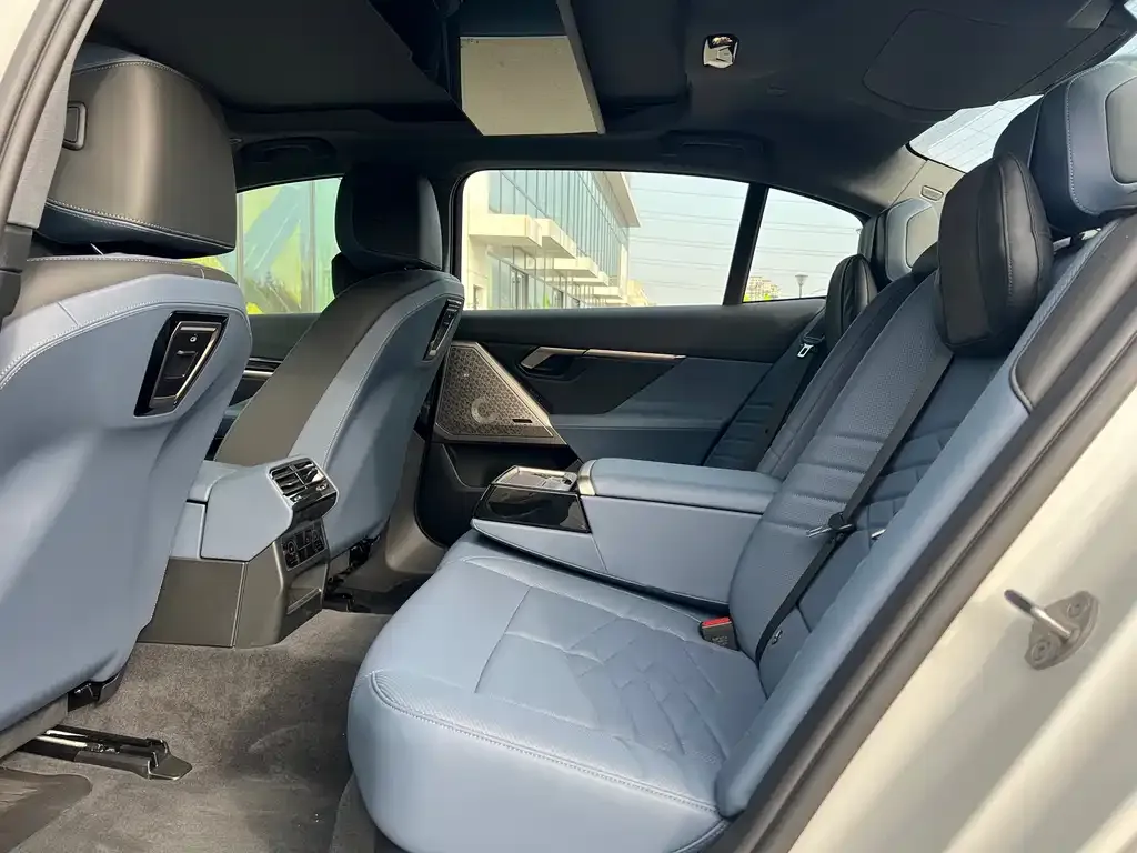 BMW i5 — фото 9