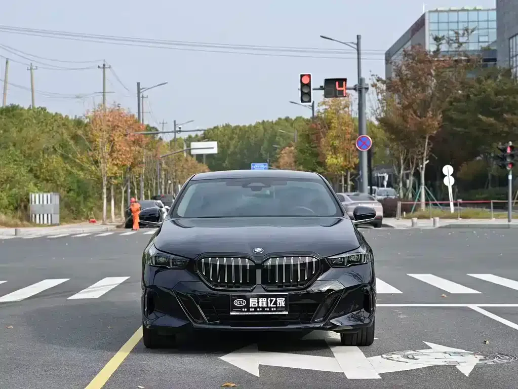 BMW 5 Series 2025 из CN, фото 2