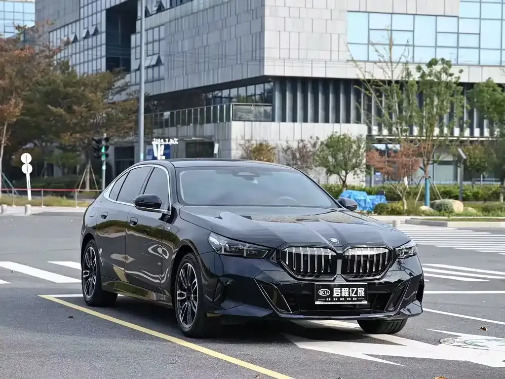 BMW 5 Series 2025 из CN, фото 3