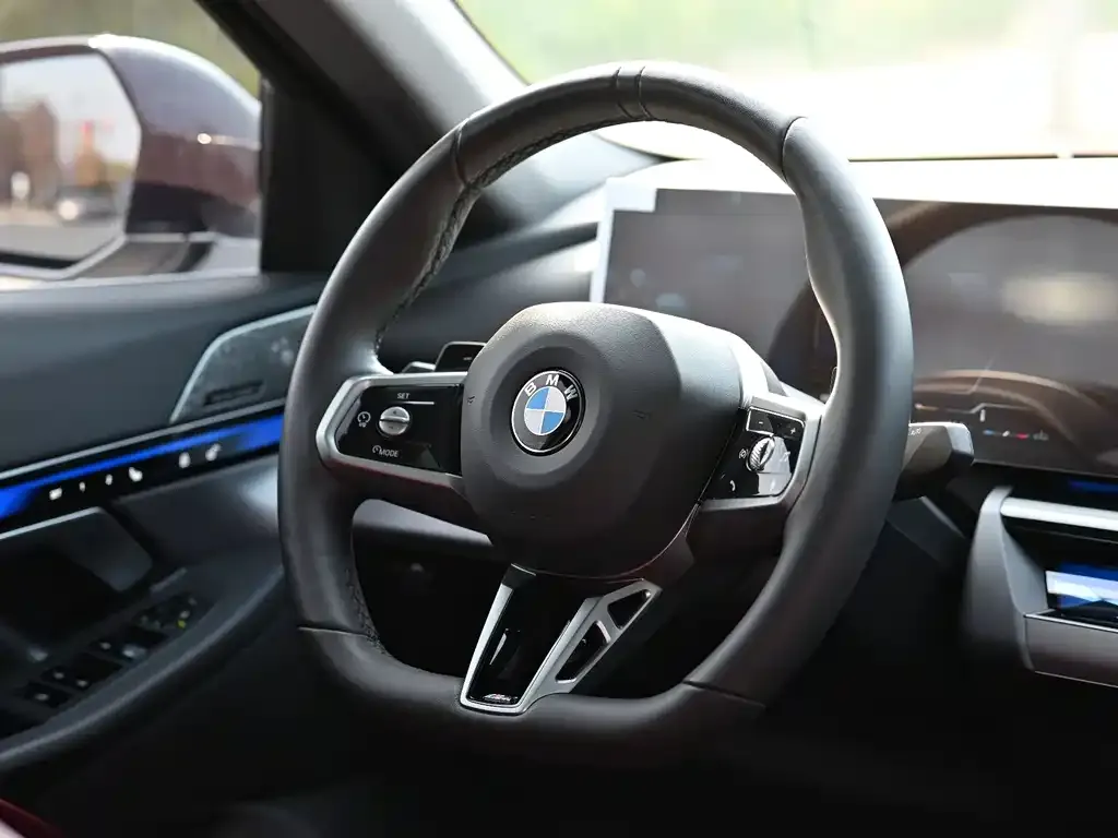 BMW 5 Series 2025 из CN, фото 7
