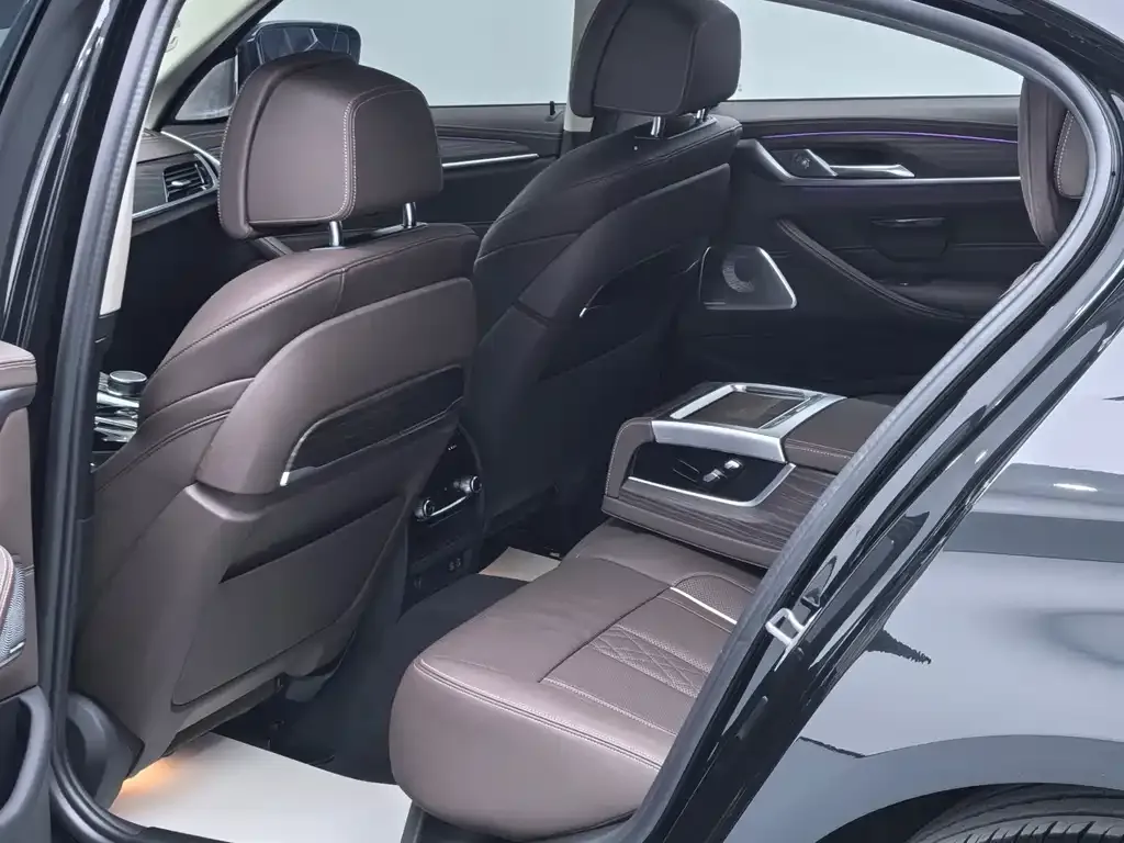 BMW 5 Series — фото 10