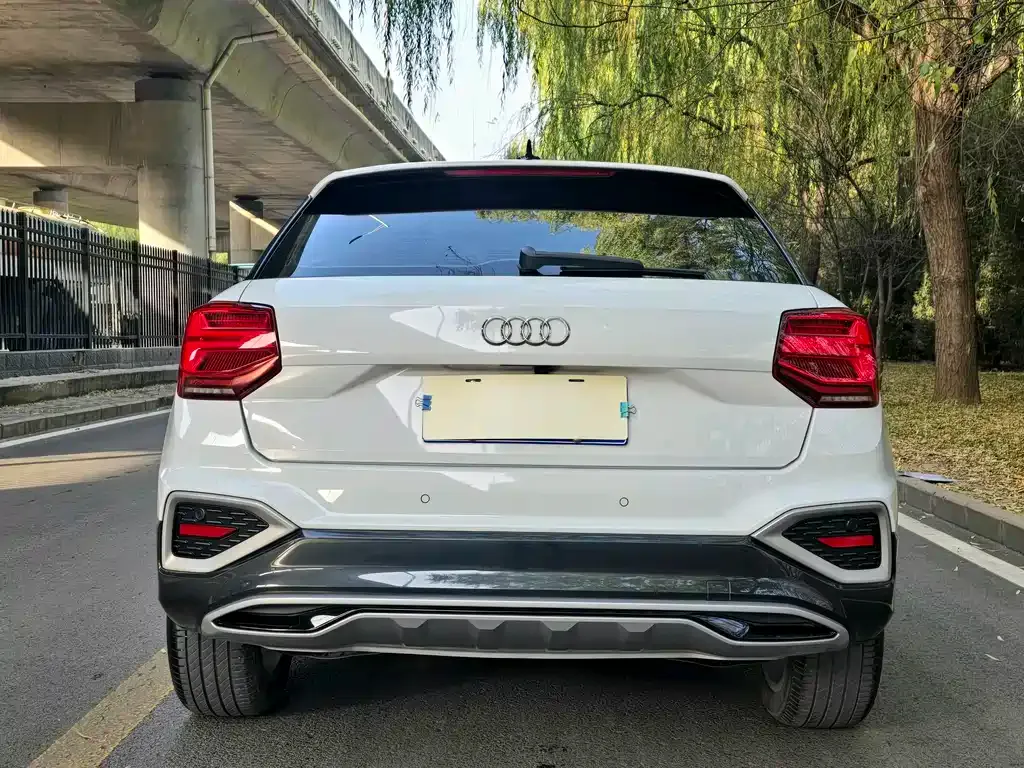 Audi Q2L — фото 4