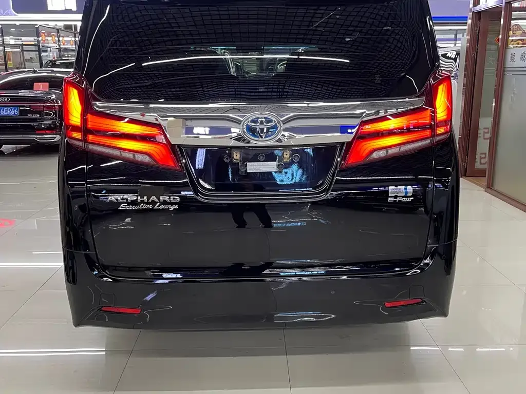 Toyota Alphard — фото 6