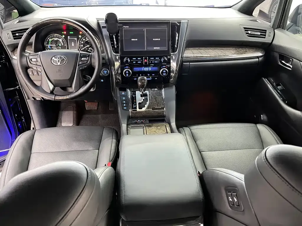 Toyota Alphard — фото 8