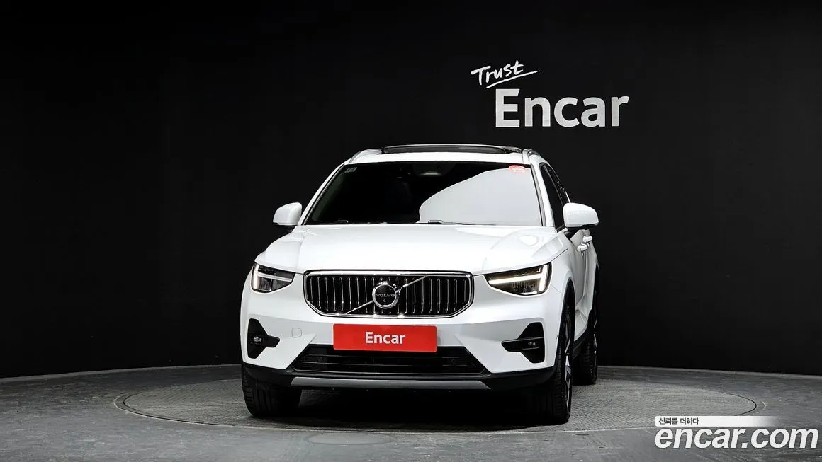 Volvo XC40 — фото 3