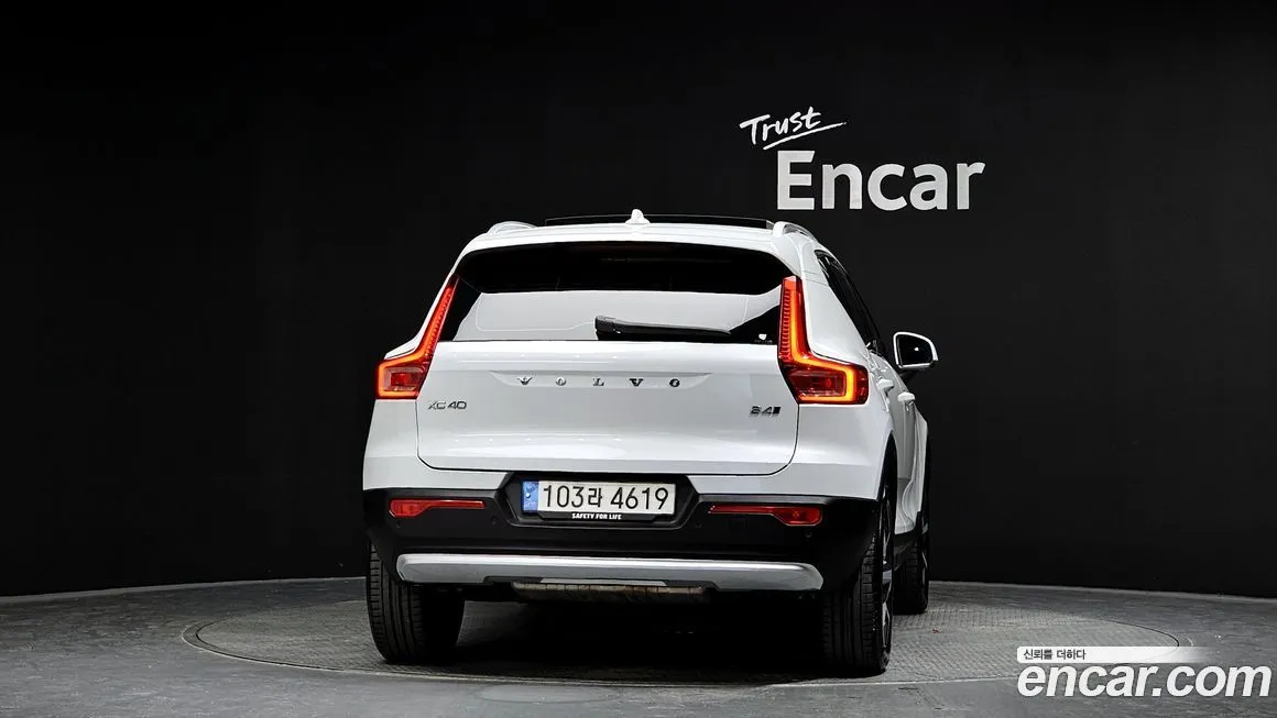 Volvo XC40 — фото 4