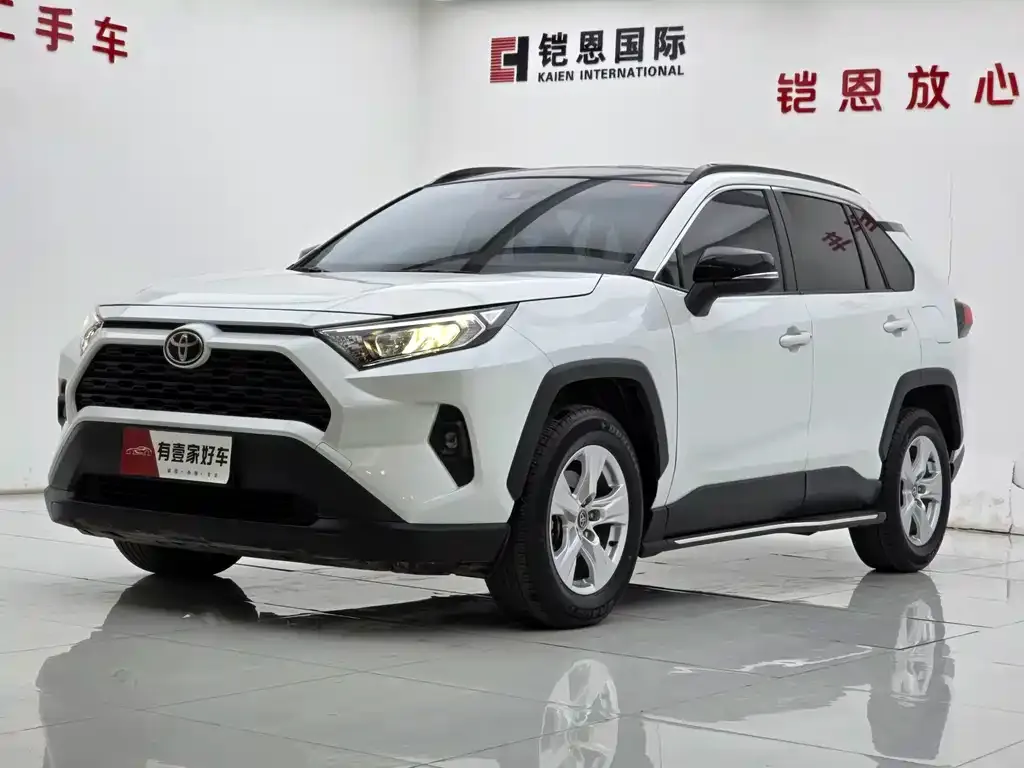 Toyota RAV4 2024 из CN, фото 1