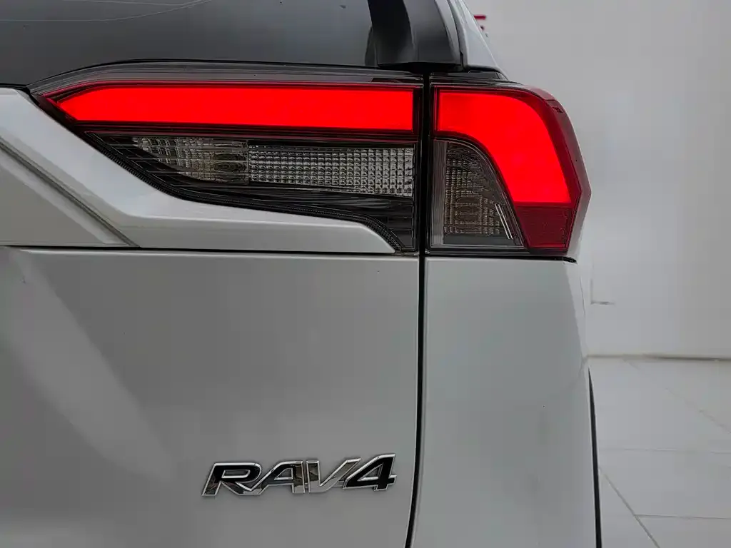 Toyota RAV4 2024 из CN, фото 8