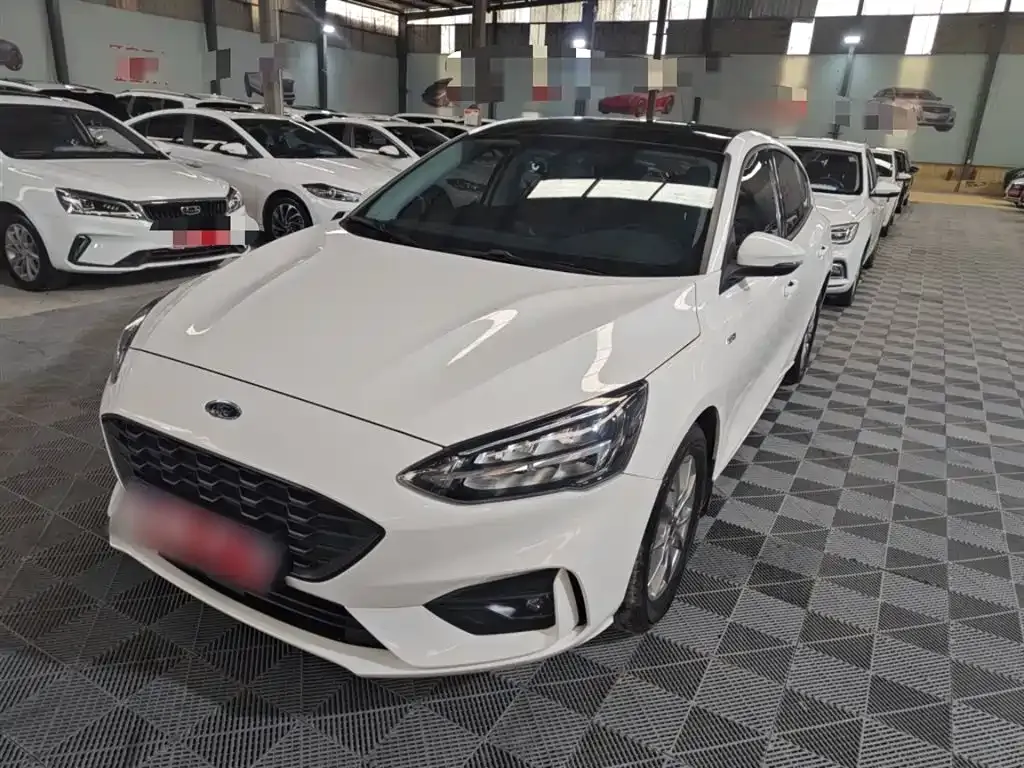 Ford Focus 2022 из CN, фото 2