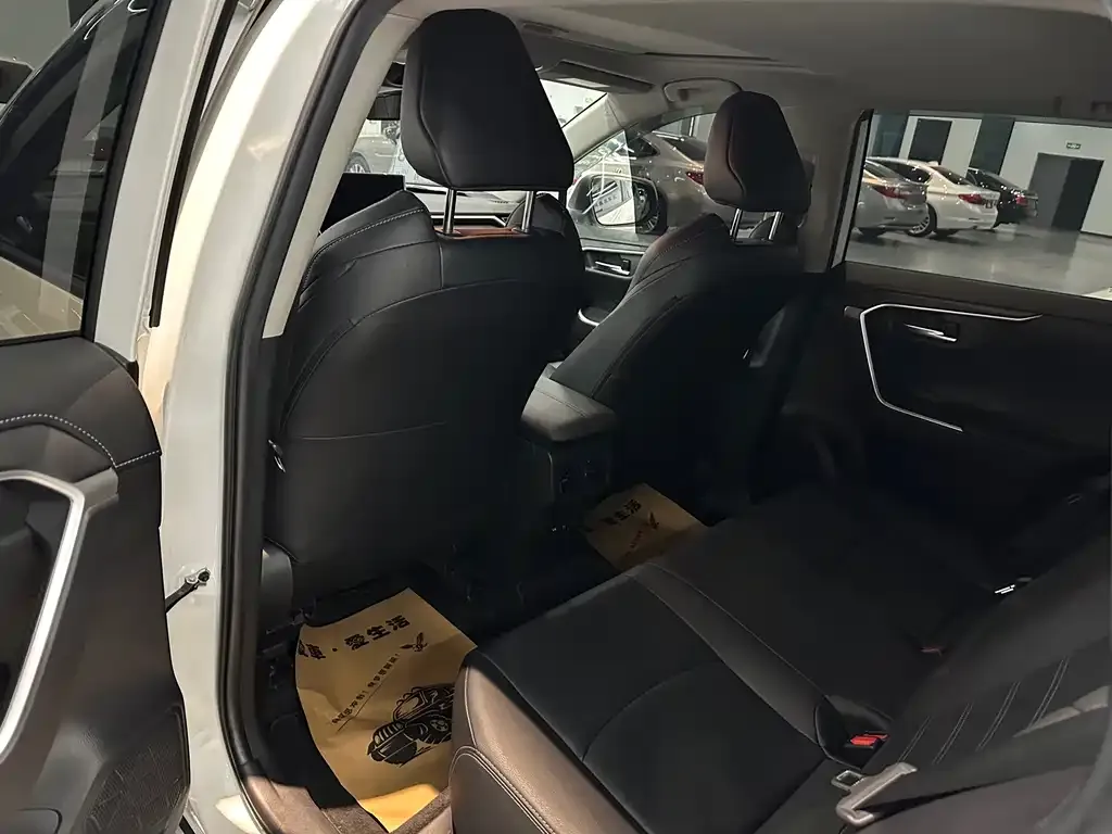Toyota Wildlander 2021 из CN, фото 9