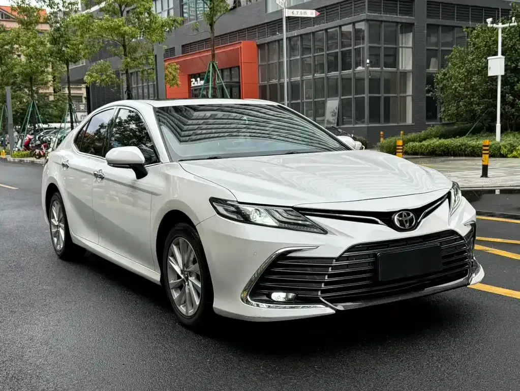 Toyota Camry — фото 3