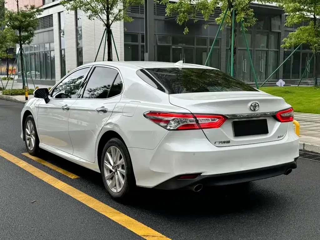 Toyota Camry — фото 6