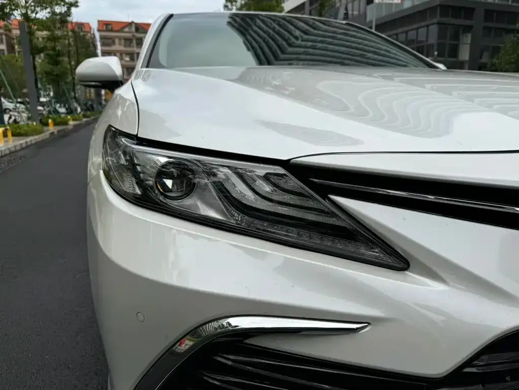 Toyota Camry — фото 8