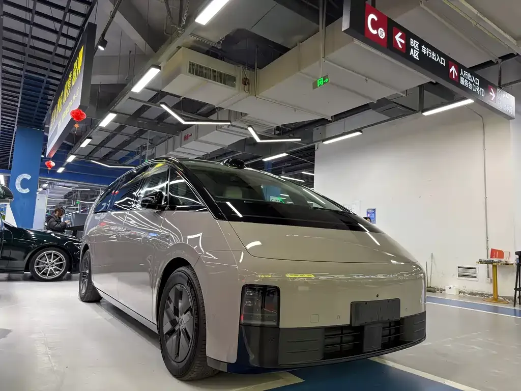 Li Auto MEGA — фото 3