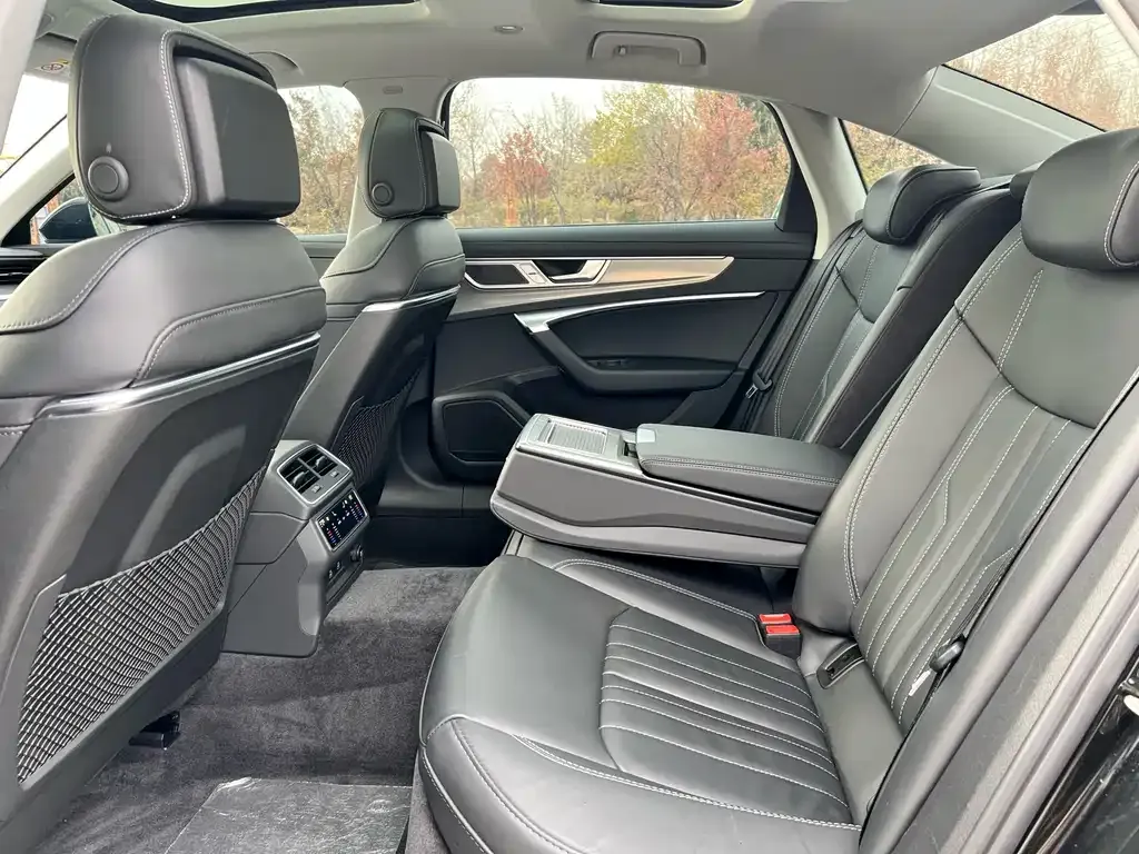 Audi A6L 2023 из CN, фото 6
