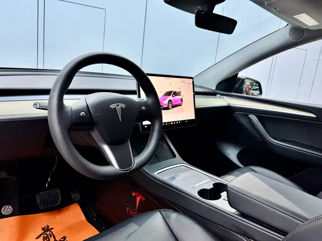 Tesla Model Y — фото 8
