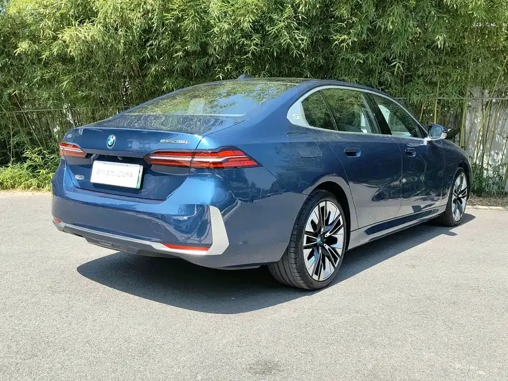 BMW i5 — фото 10