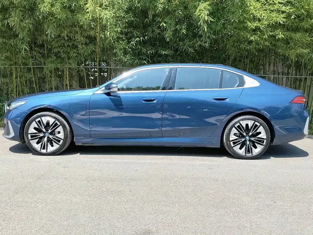 BMW i5 — фото 2