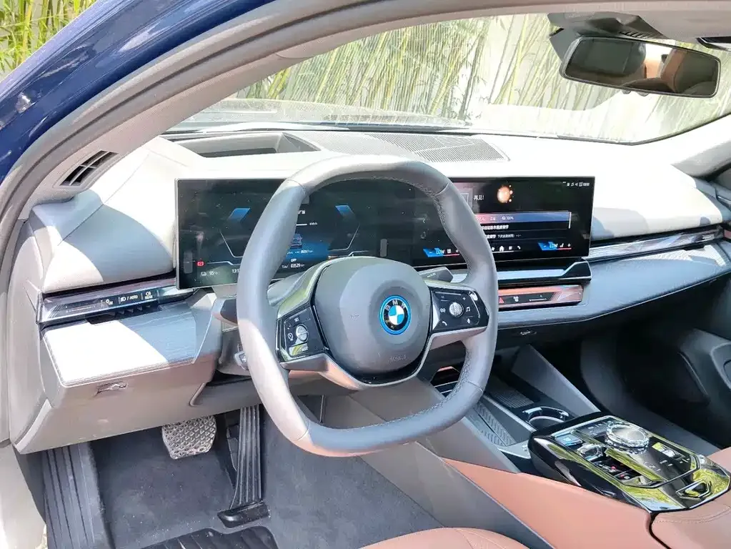 BMW i5 — фото 3